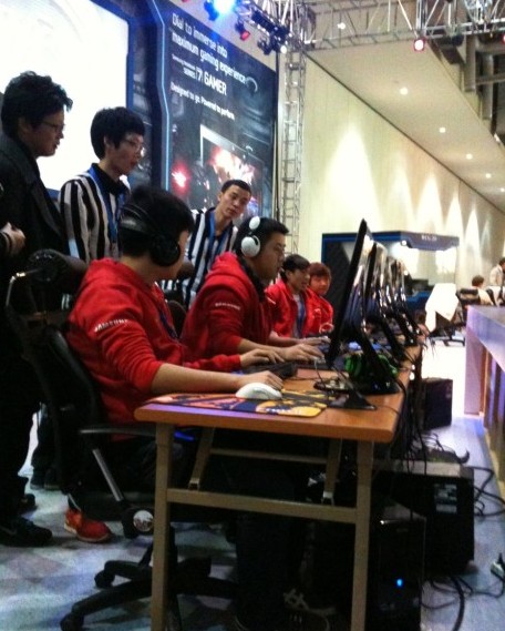 定了严格的 定了严格的